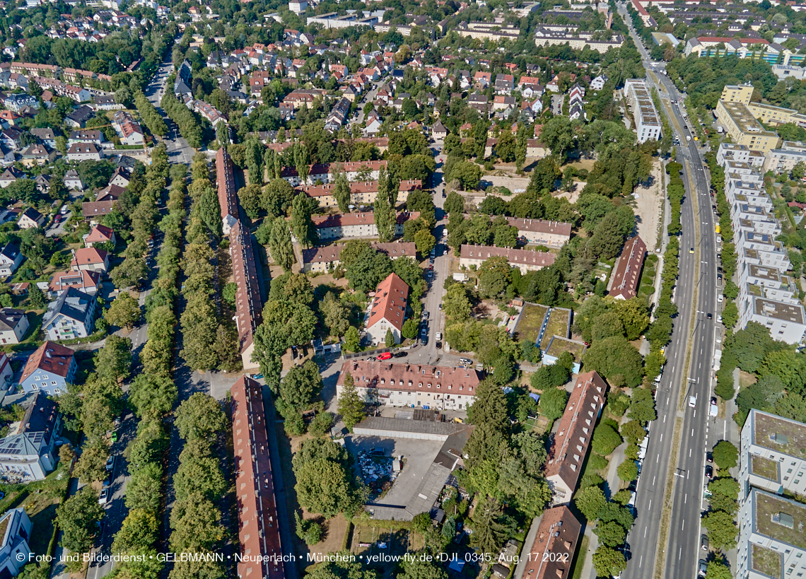 17.08.2022 - Luftbilder von der Baustelle Maikäfersiedlung in Berg am Laim